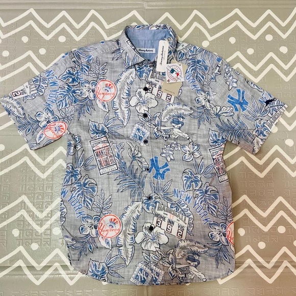 Tommy Bahama Other - Rare Tommy Bahama x Yankees Collab Hawaiian shirt jersey